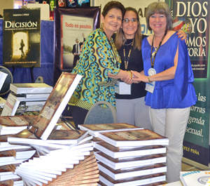 Fraternal acogida de nuevos autores hispanoamericanos en Expolit 2012